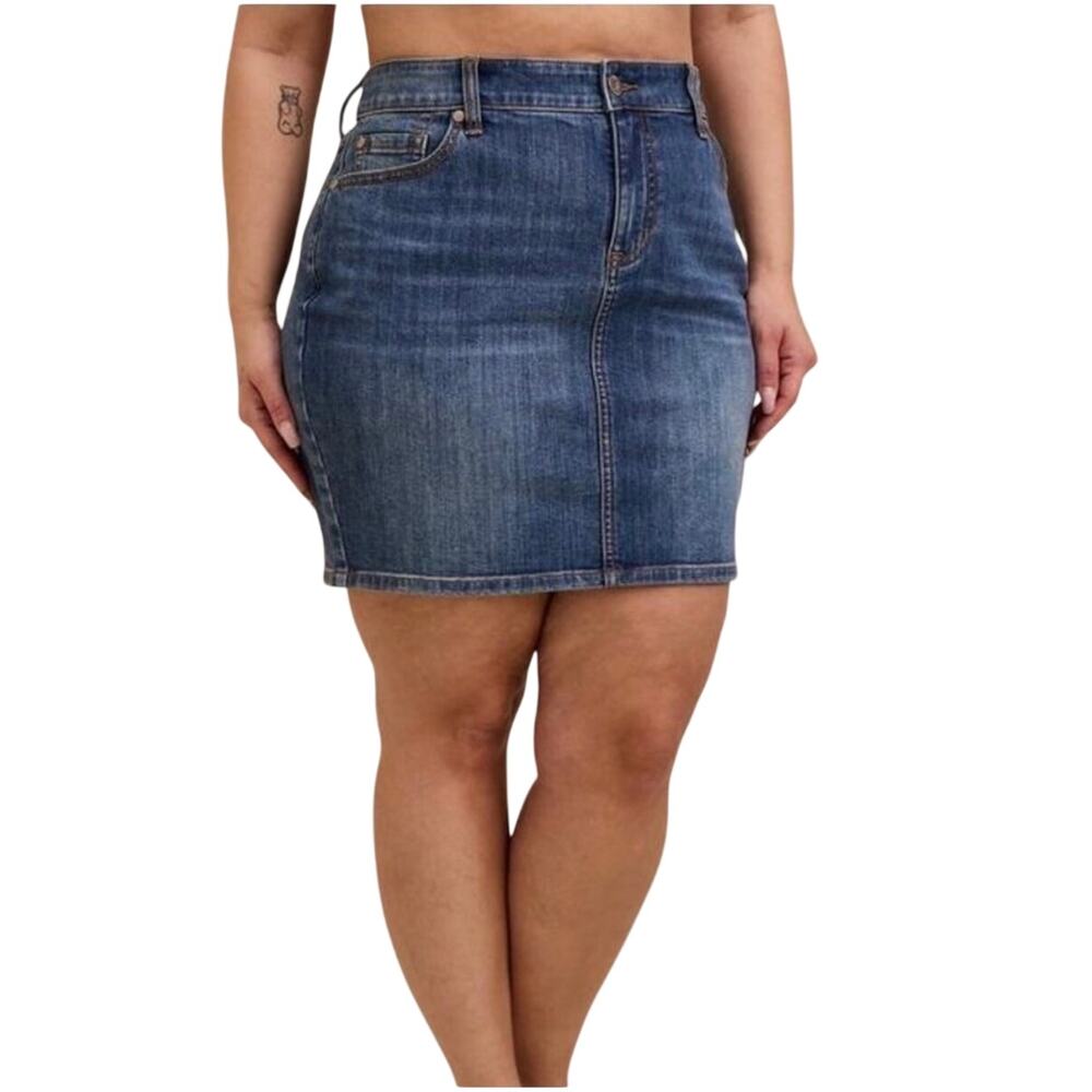 Torrid Women’s dark denim jean skirt, stretch, skinny, mini, pockets, Size 16